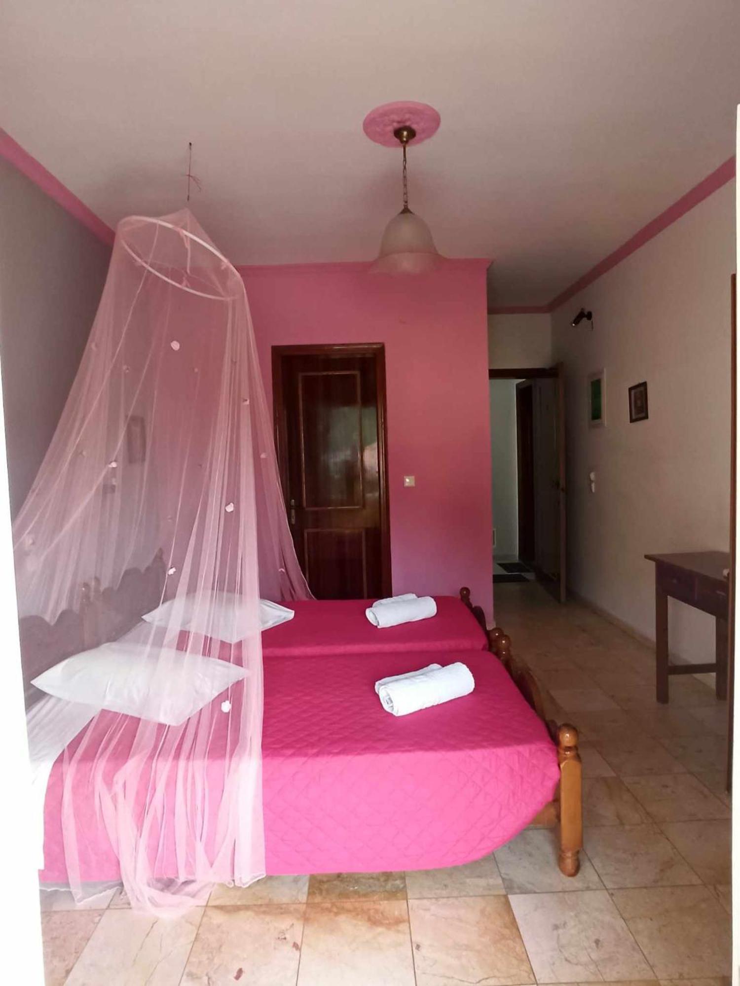 Margaritas' Rooms Айос-Гордіос Екстер'єр фото
