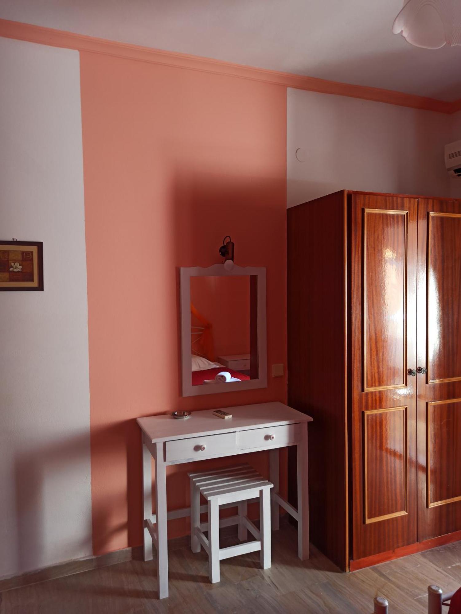 Margaritas' Rooms Айос-Гордіос Номер фото